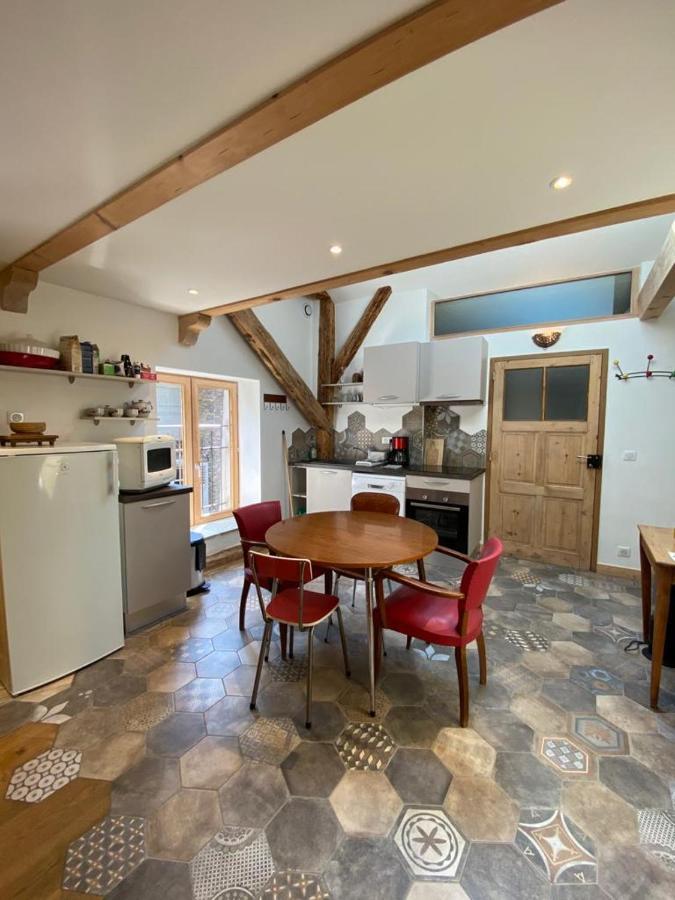 Au Cheval Blanc - Appartements Et Chambres D'Hotes Albertville Exterior foto
