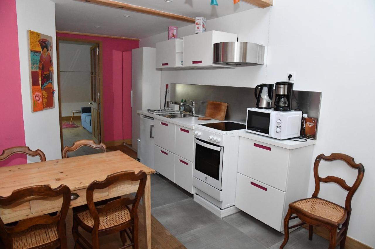 Au Cheval Blanc - Appartements Et Chambres D'Hotes Albertville Exterior foto