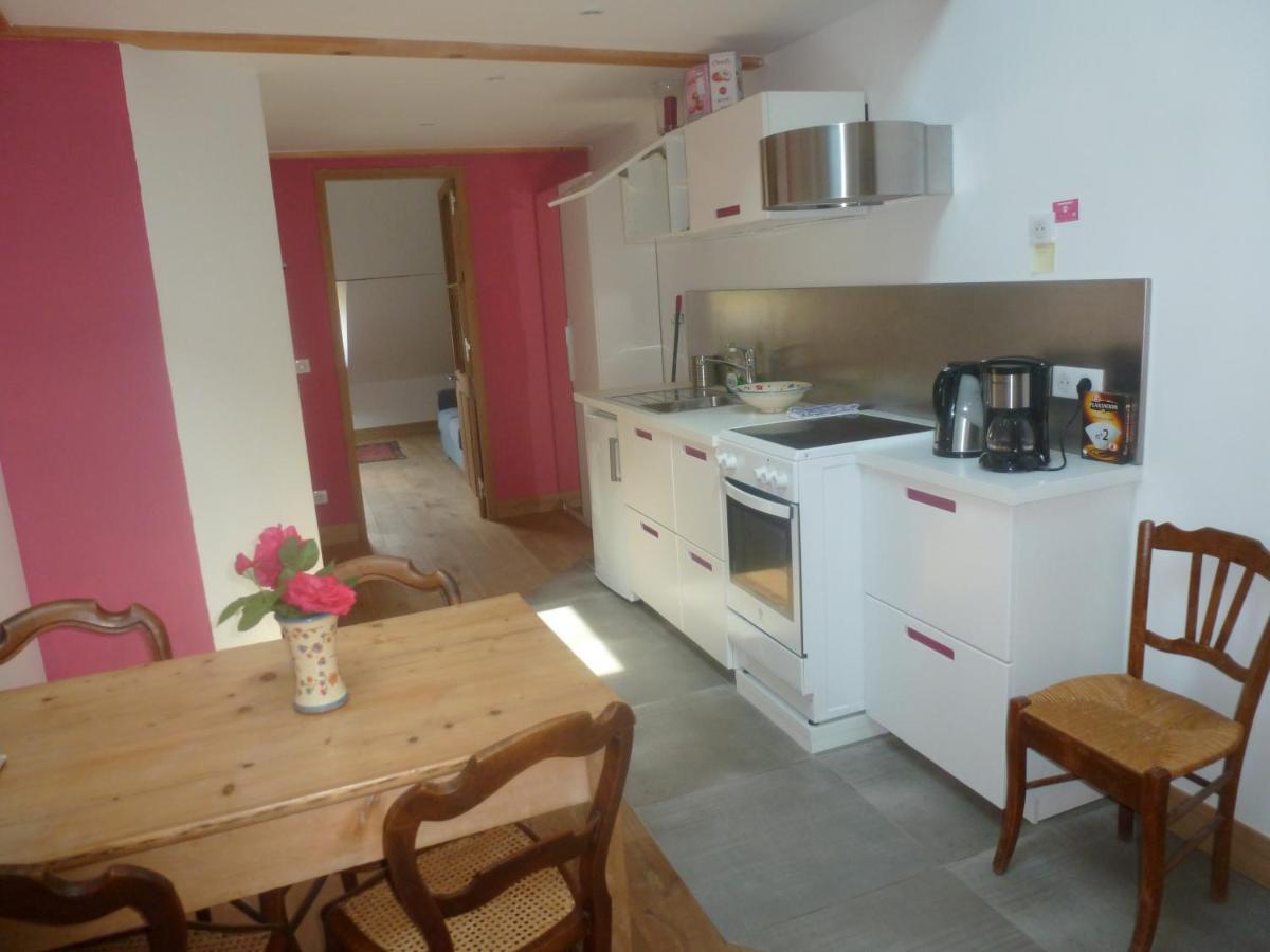 Au Cheval Blanc - Appartements Et Chambres D'Hotes Albertville Exterior foto