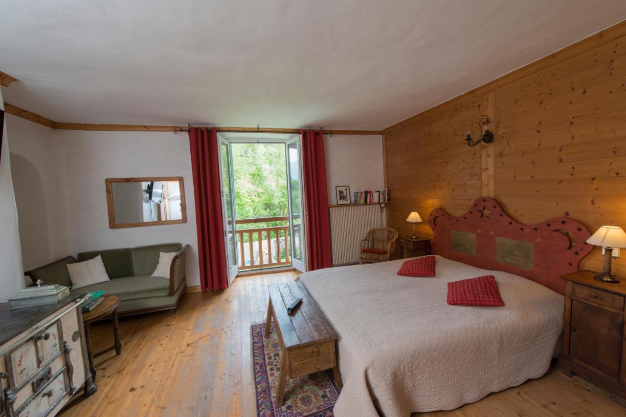 Au Cheval Blanc - Appartements Et Chambres D'Hotes Albertville Exterior foto