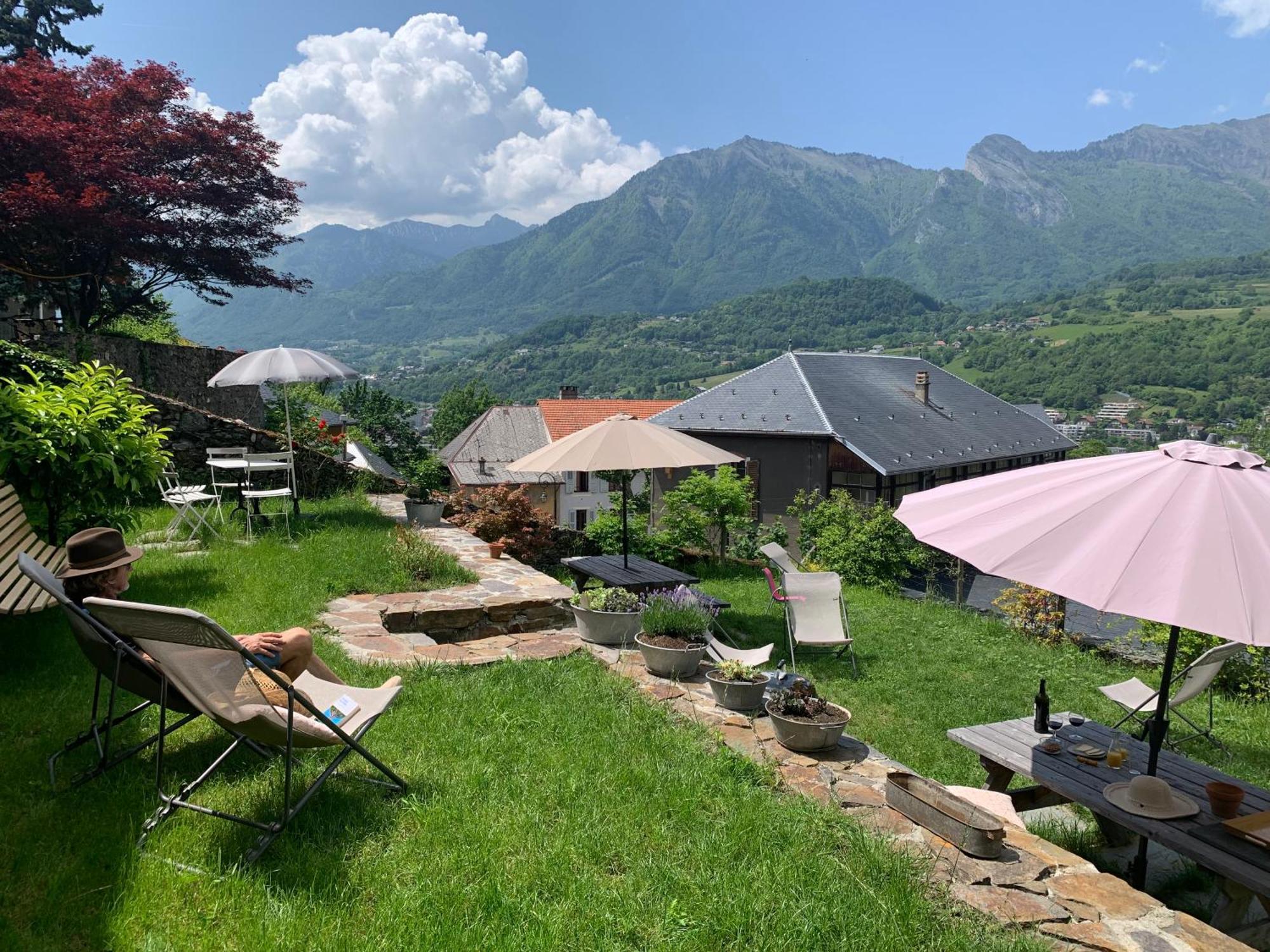 Au Cheval Blanc - Appartements Et Chambres D'Hotes Albertville Exterior foto